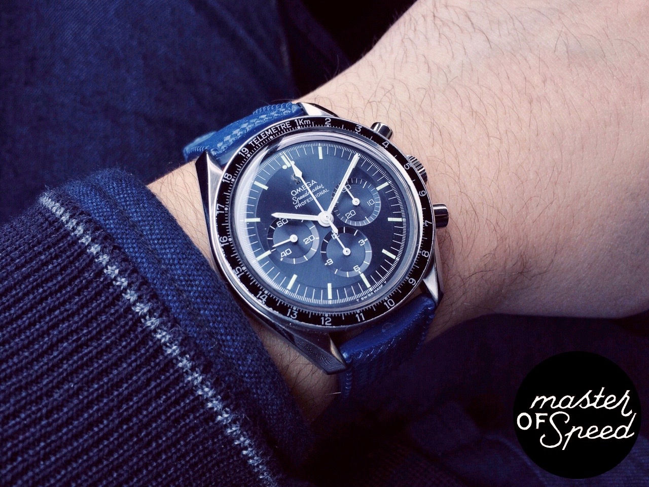 omega speedmaster professional blue